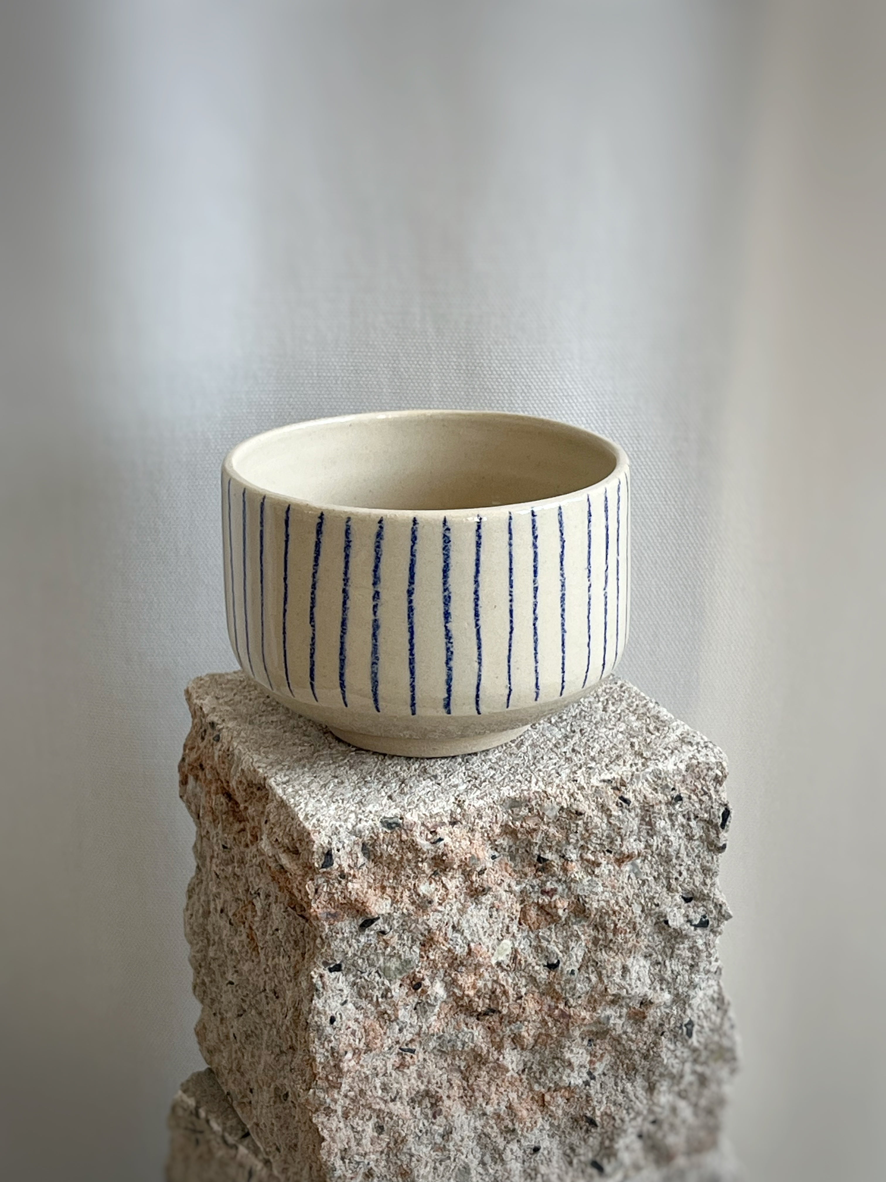 Becher Blau gestreift