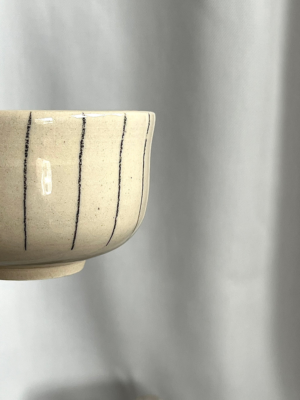 Becher Schwarz gestreift I Soft curve